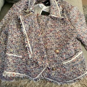 Brand new sick in love jacket from fashion nova. Too small can’t return.